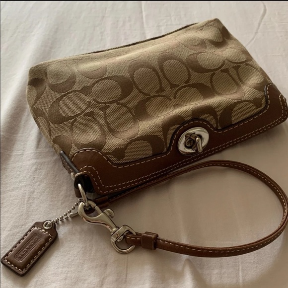 Authentic Classic Brown Coach Wristlet (New) - Picture 5 of 6